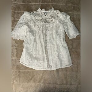Small 
Off White 
Lace Blouse
